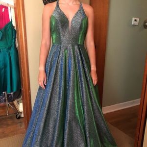 Beautiful Jovani Metallic Blue/Green Gown Sz 4